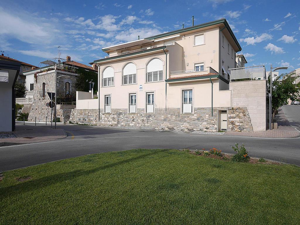 Residence Villa Livia San Vincenzo Buitenkant foto